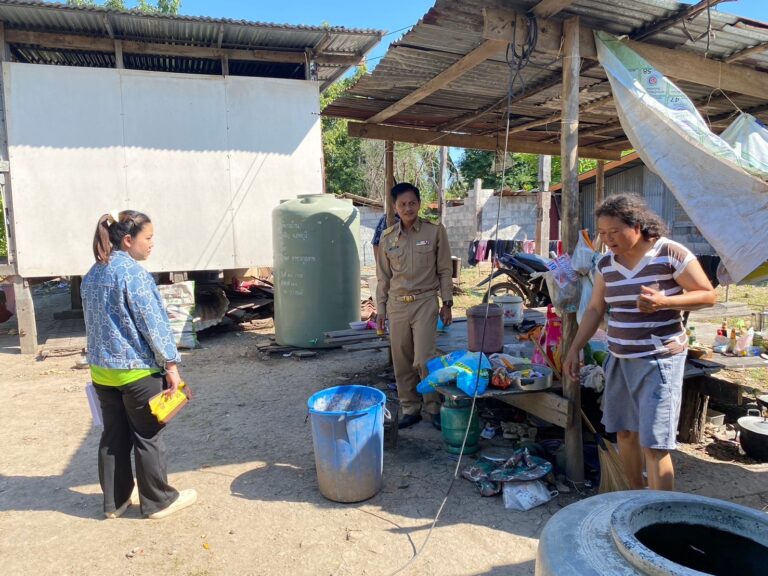 เยี่ยมบ้านผูู้สูงอายุและกลุ่มเปราะบาง เพื่อดำเนินการปรับสภาพแวดล้อมที่อยู่อาศัย ตามโครงการต้นแบบคนลพบุรี สังคมคุณภาพ